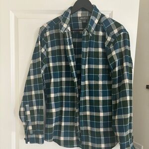 NWOT EDDIE BAUER FLANNEL BUTTON DOWN SHIRT (M)